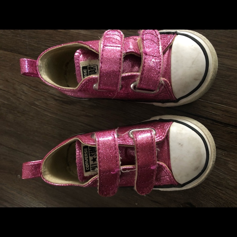 Converse toddler girl size 7, pink sparkle